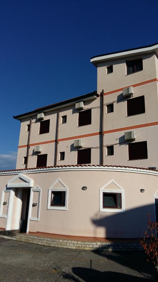 Drini Hotel Rrashbull エクステリア 写真