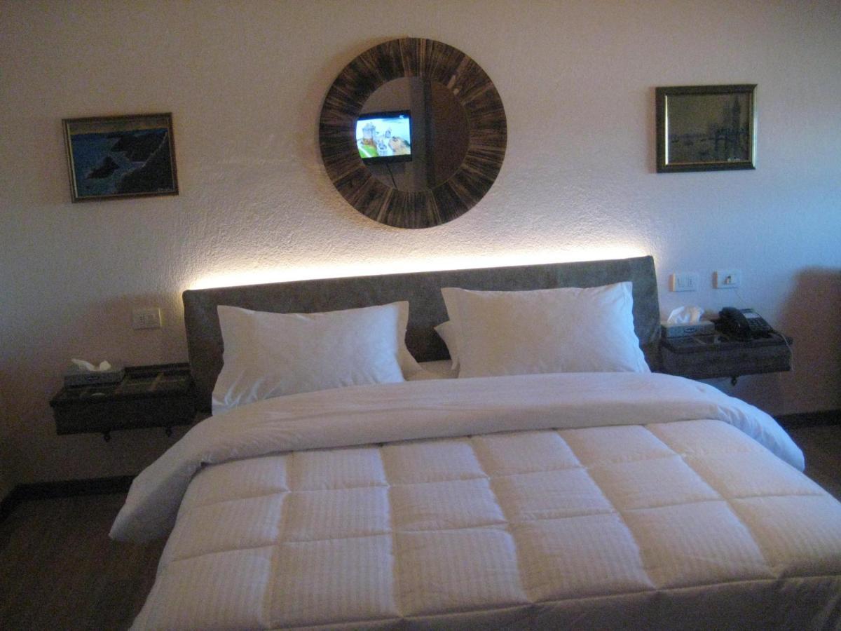 Drini Hotel Rrashbull エクステリア 写真