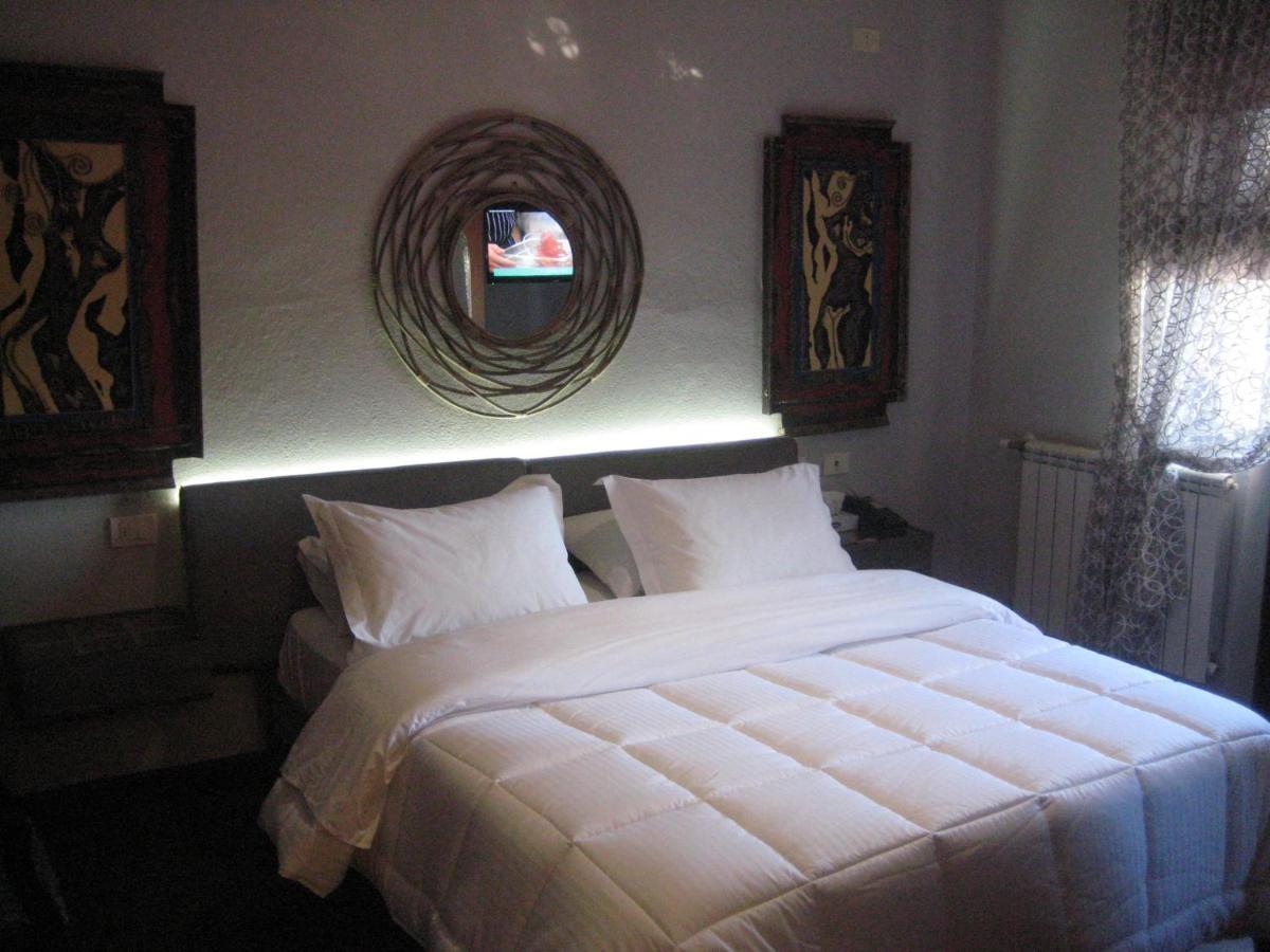 Drini Hotel Rrashbull エクステリア 写真