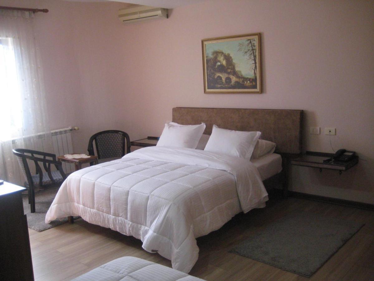 Drini Hotel Rrashbull エクステリア 写真