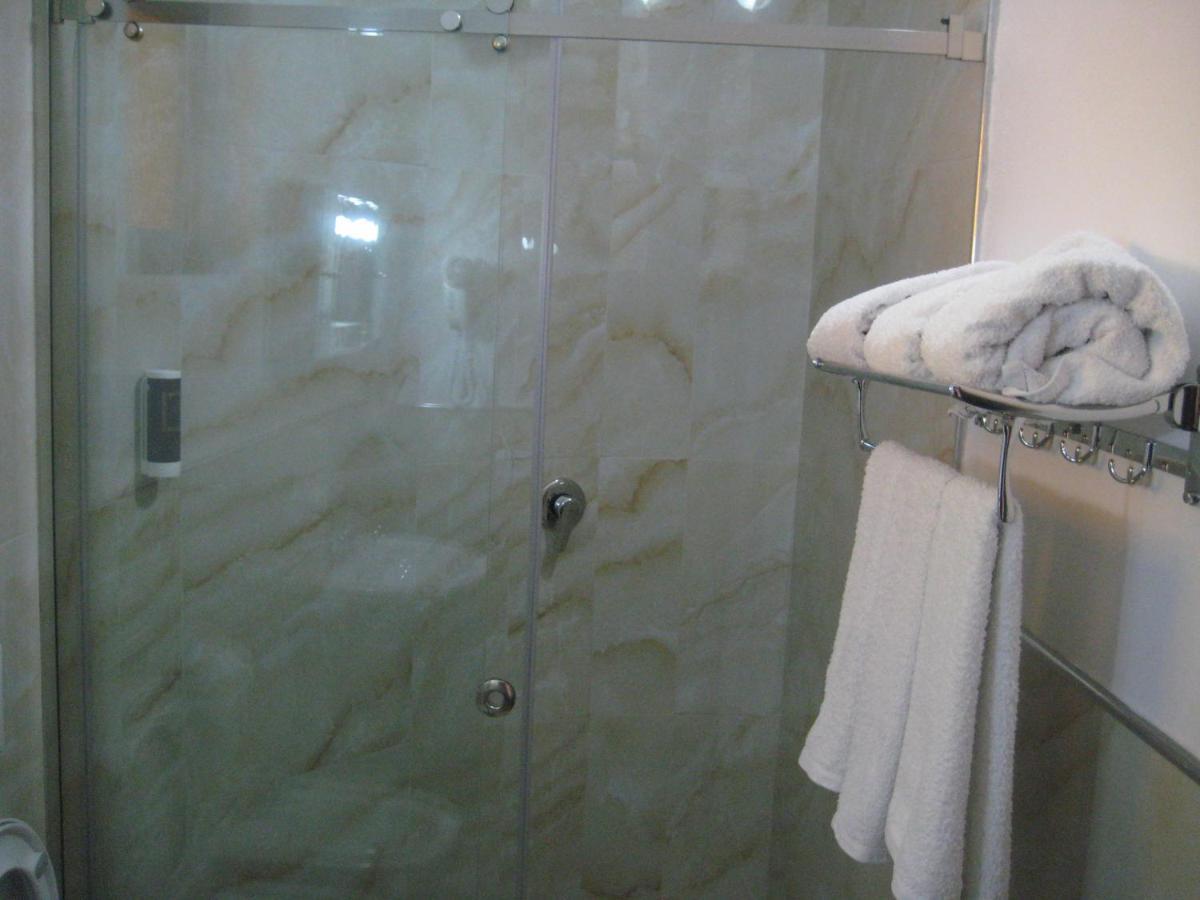 Drini Hotel Rrashbull エクステリア 写真