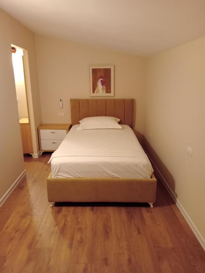 Drini Hotel Rrashbull エクステリア 写真