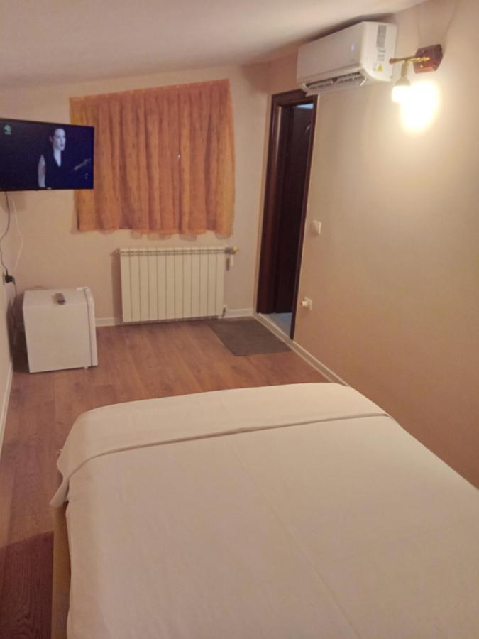 Drini Hotel Rrashbull エクステリア 写真