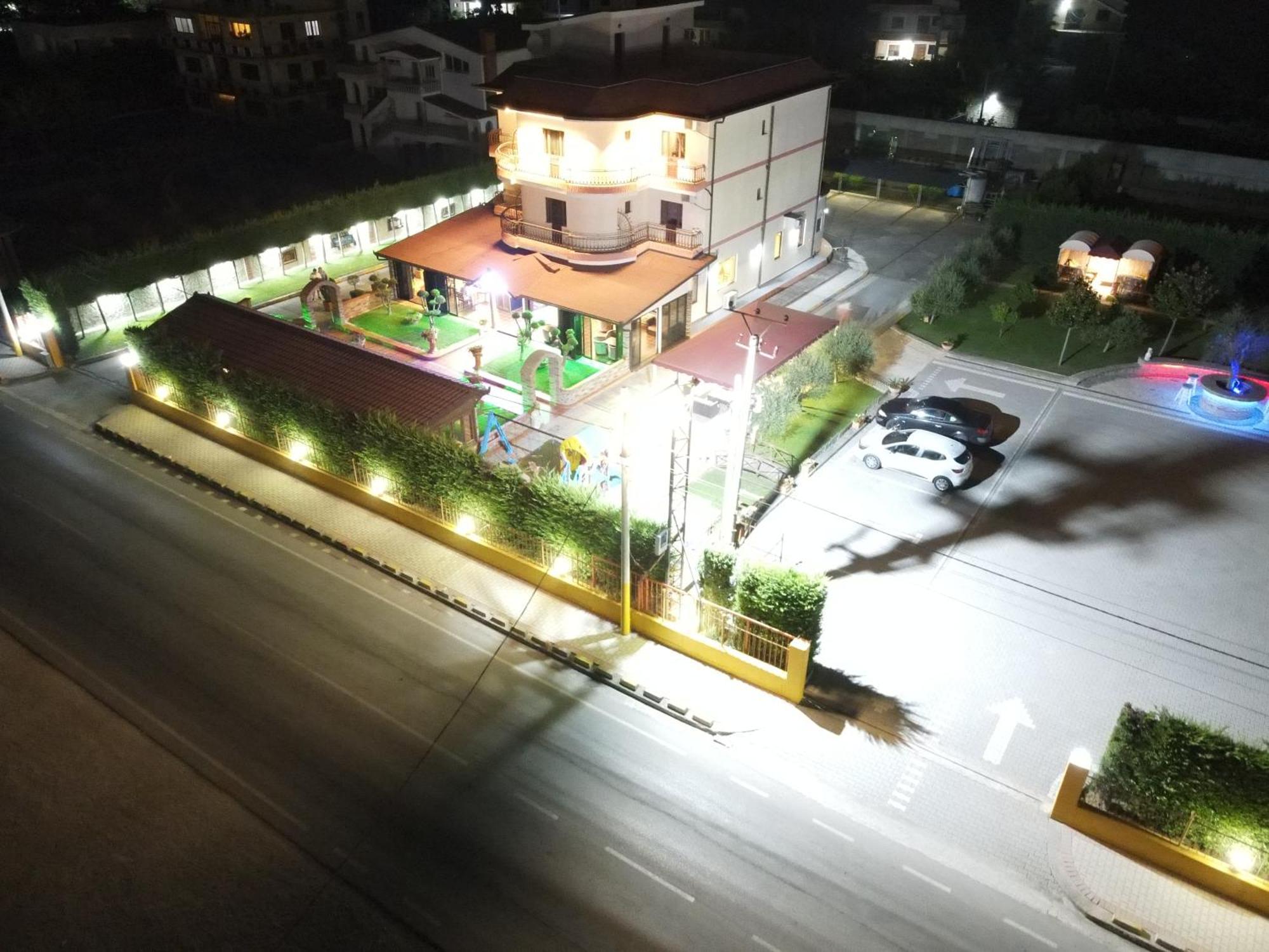 Drini Hotel Rrashbull エクステリア 写真