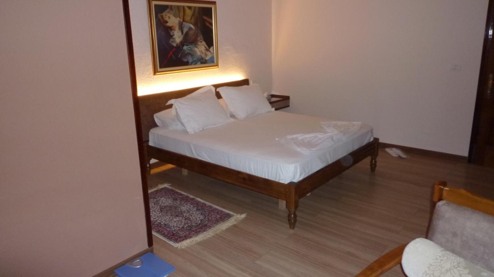 Drini Hotel Rrashbull エクステリア 写真
