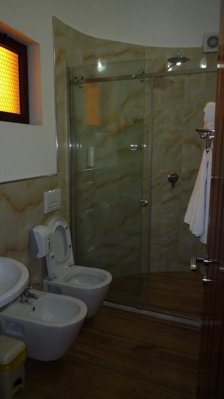 Drini Hotel Rrashbull エクステリア 写真
