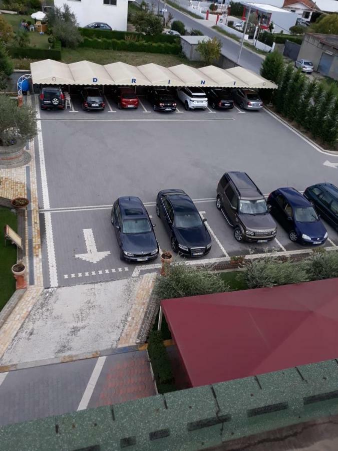 Drini Hotel Rrashbull エクステリア 写真