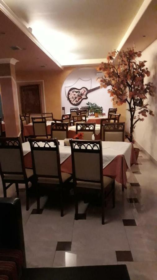 Drini Hotel Rrashbull エクステリア 写真